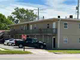 featured image of 1411 S Broadway St