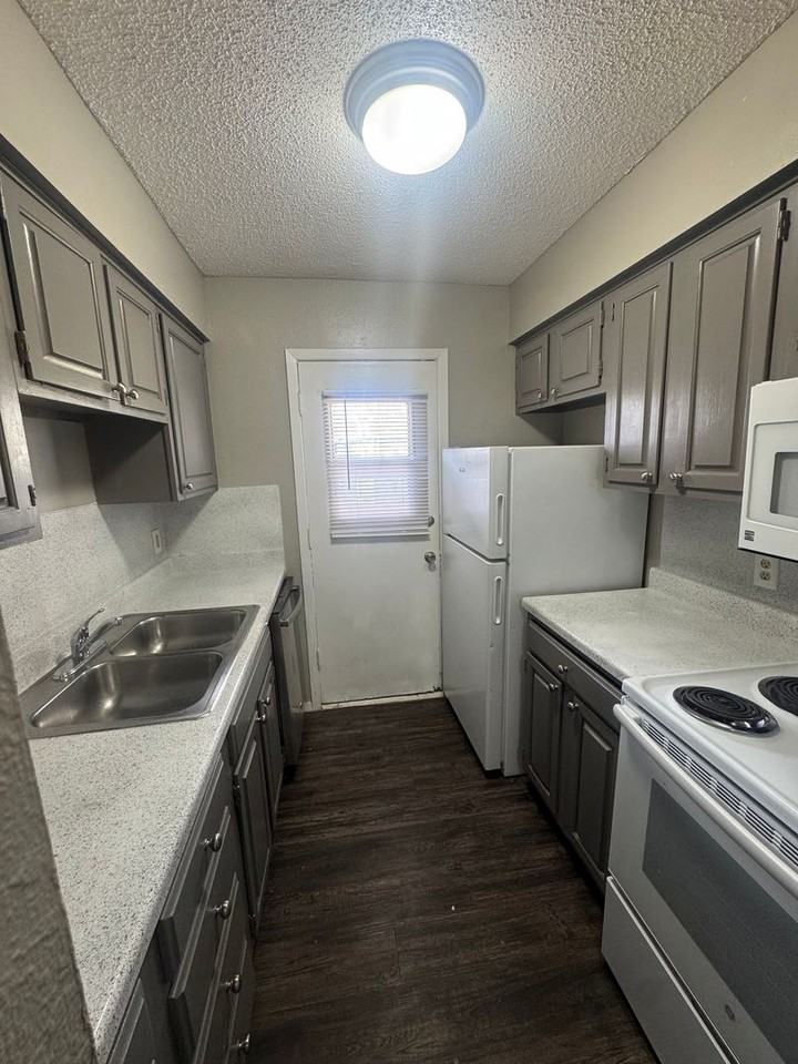 2417 E 55th Pl #28 - Photo 4 of 17