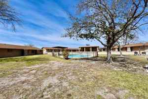 featured image of 710 Cantu St #4