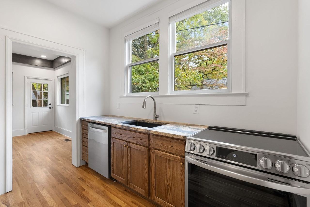 3107 Old Buncombe Rd - Photo 3 of 40