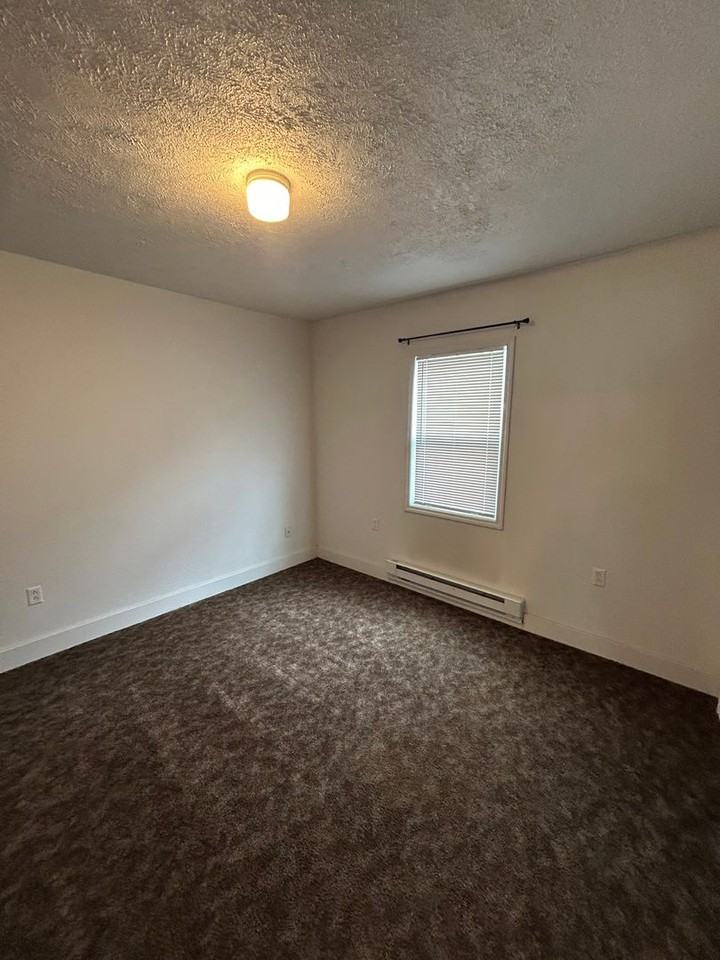 2524 Moulton St - Photo 6 of 27