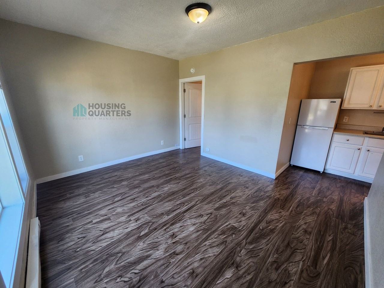 1822 W Gardner Ave - Photo 2 of 8