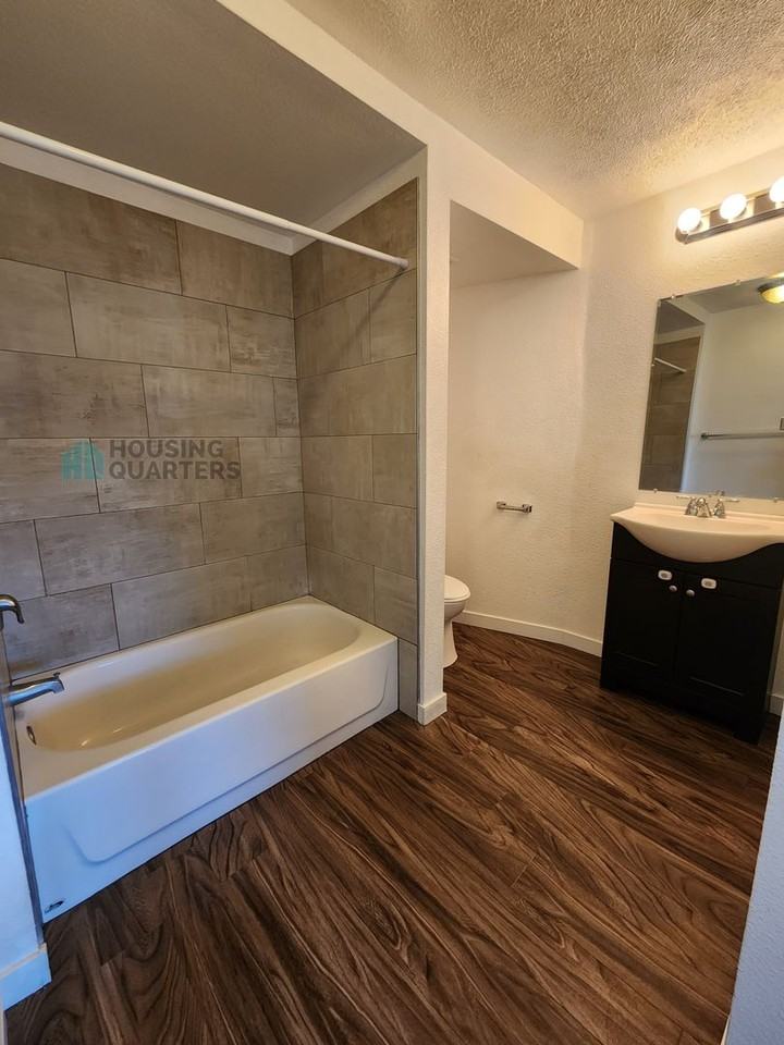 1822 W Gardner Ave - Photo 6 of 8