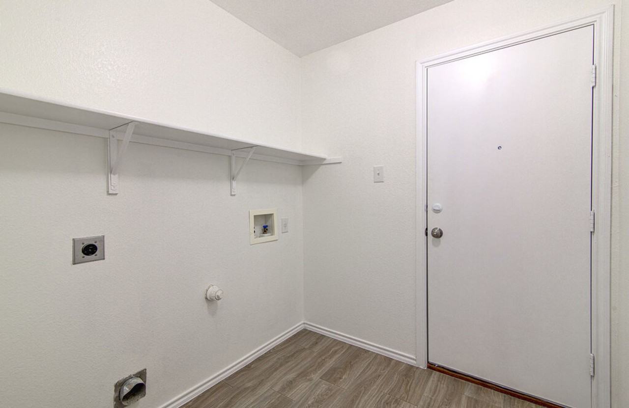 205 Mood Lake Dr - Photo 3 of 24