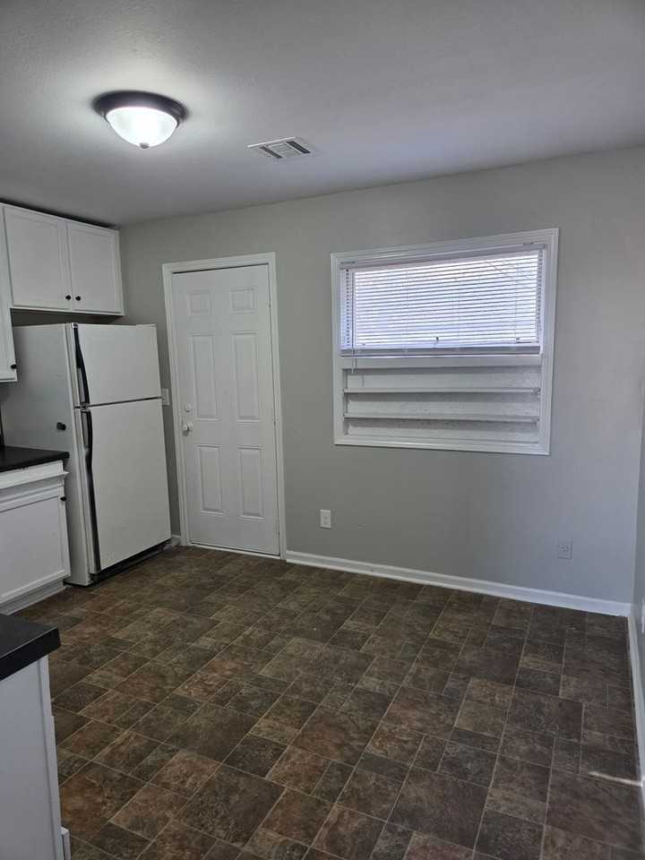 1625 1625 - 1627 E Jump - Photo 2 of 10