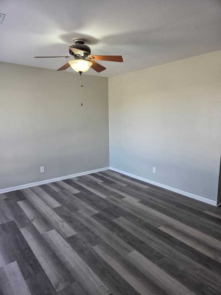 1625 1625 - 1627 E Jump - Photo 3 of 10