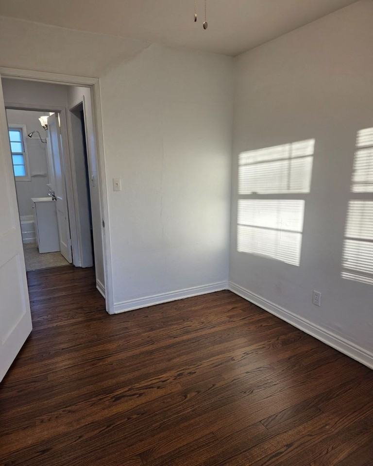 1658 1658 - 1660 N Payne - Photo 3 of 9