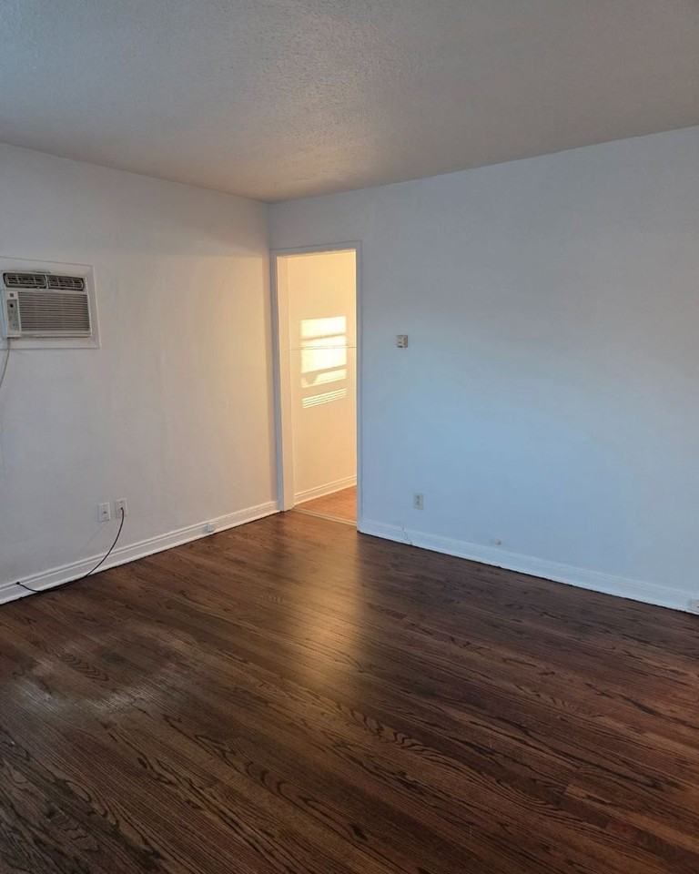 1658 1658 - 1660 N Payne - Photo 5 of 9