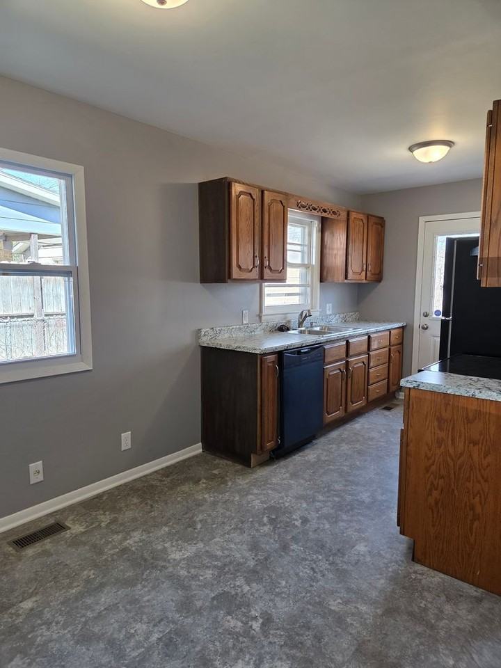 1200 E Beaumont St - Photo 3 of 26