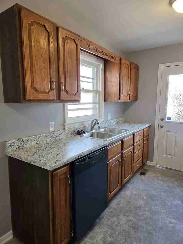 1200 E Beaumont St - Photo 4 of 26