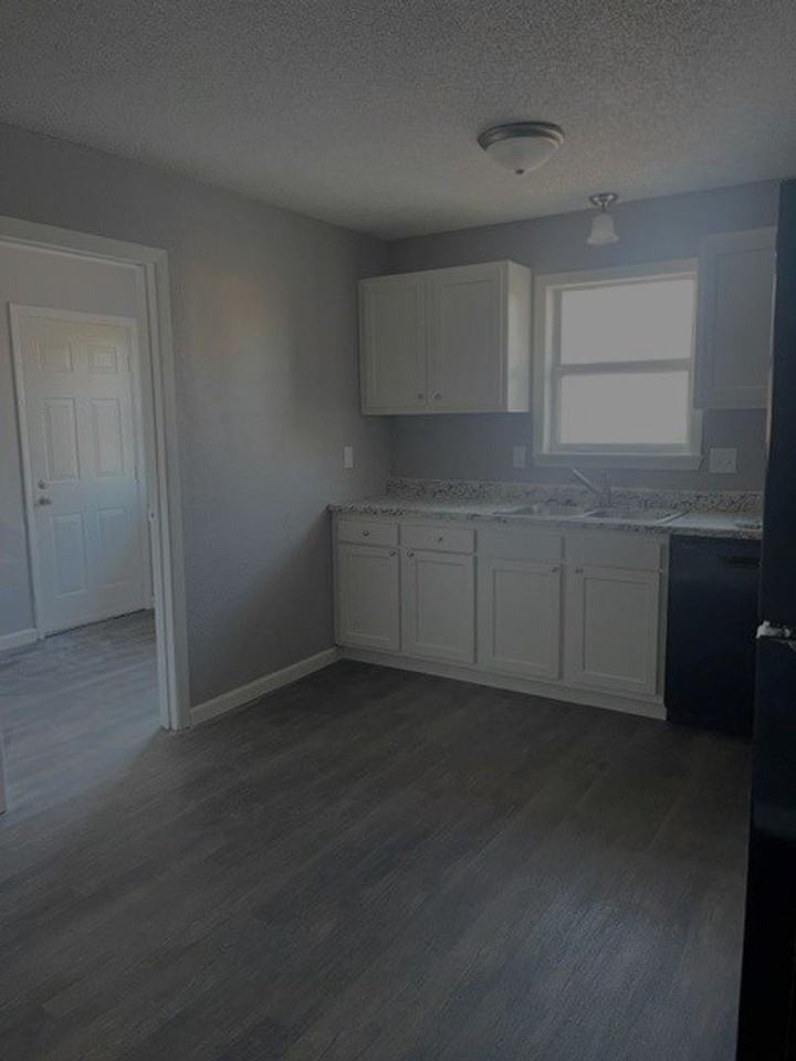 3402 S Leonine Rd - Photo 2 of 18