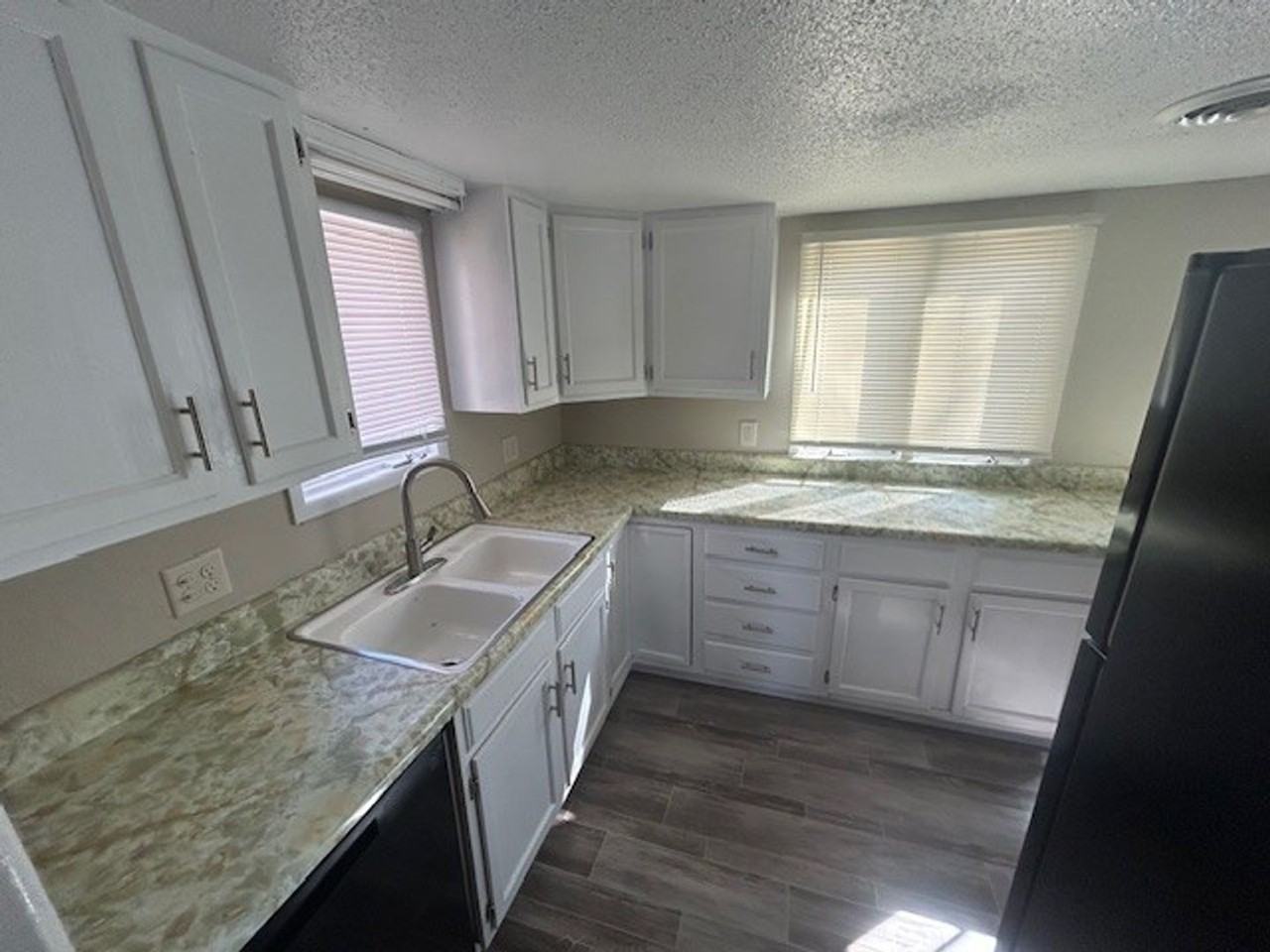 634 S Fountain St - Photo 2 of 18