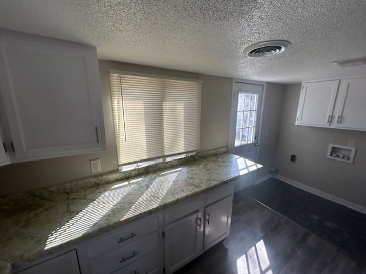 634 S Fountain St - Photo 3 of 18