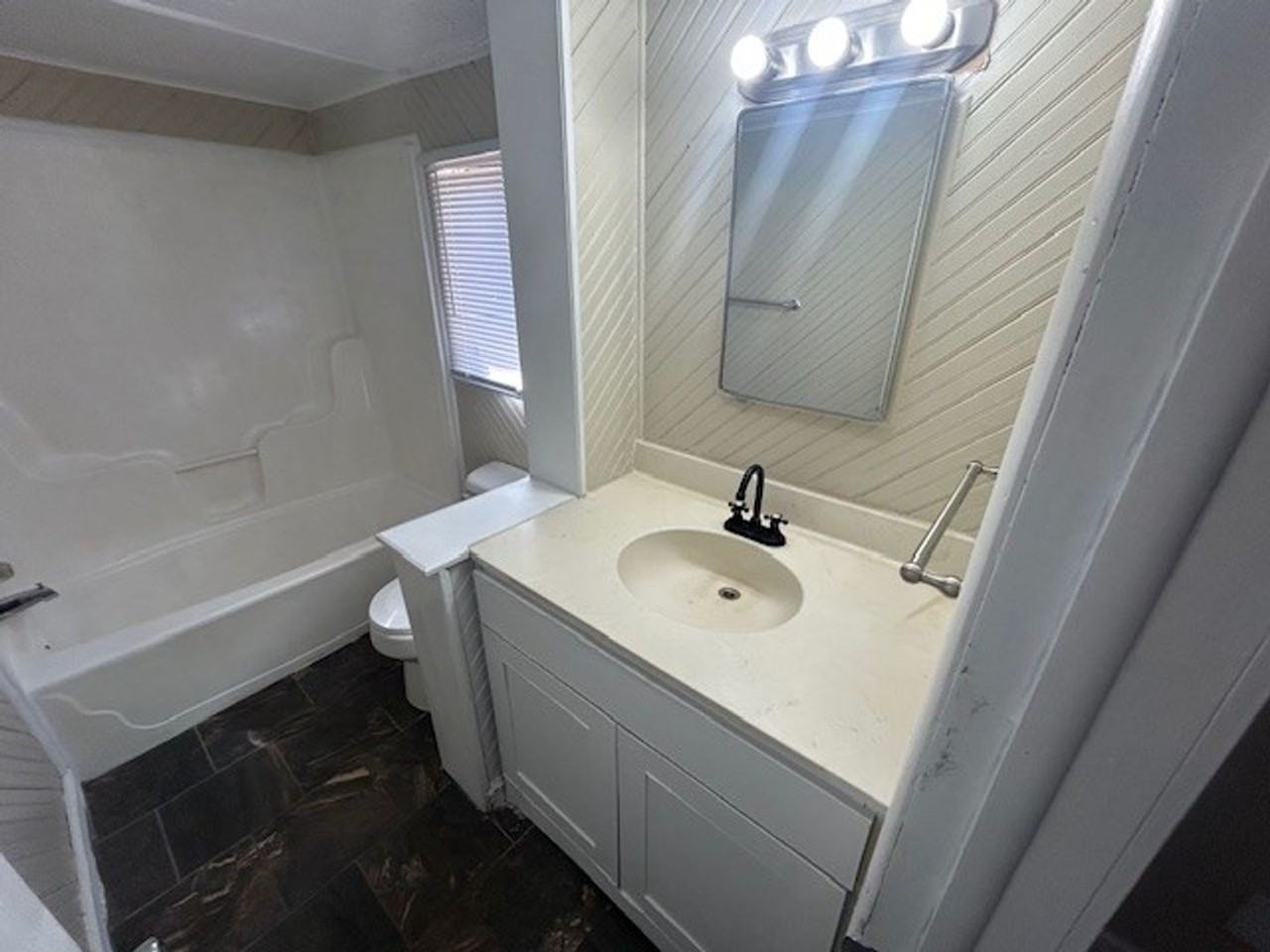 634 S Fountain St - Photo 4 of 18