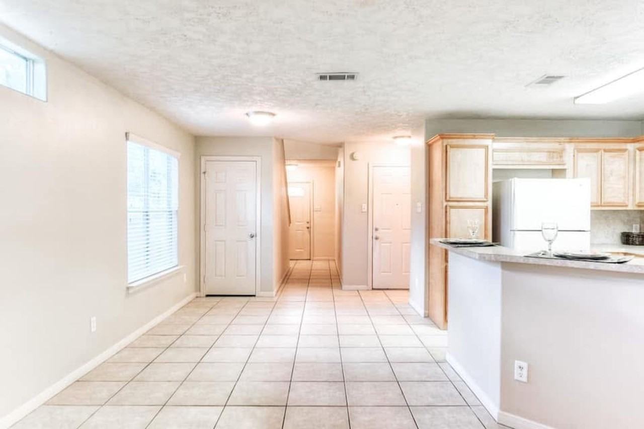 213 Foster St - Photo 4 of 16