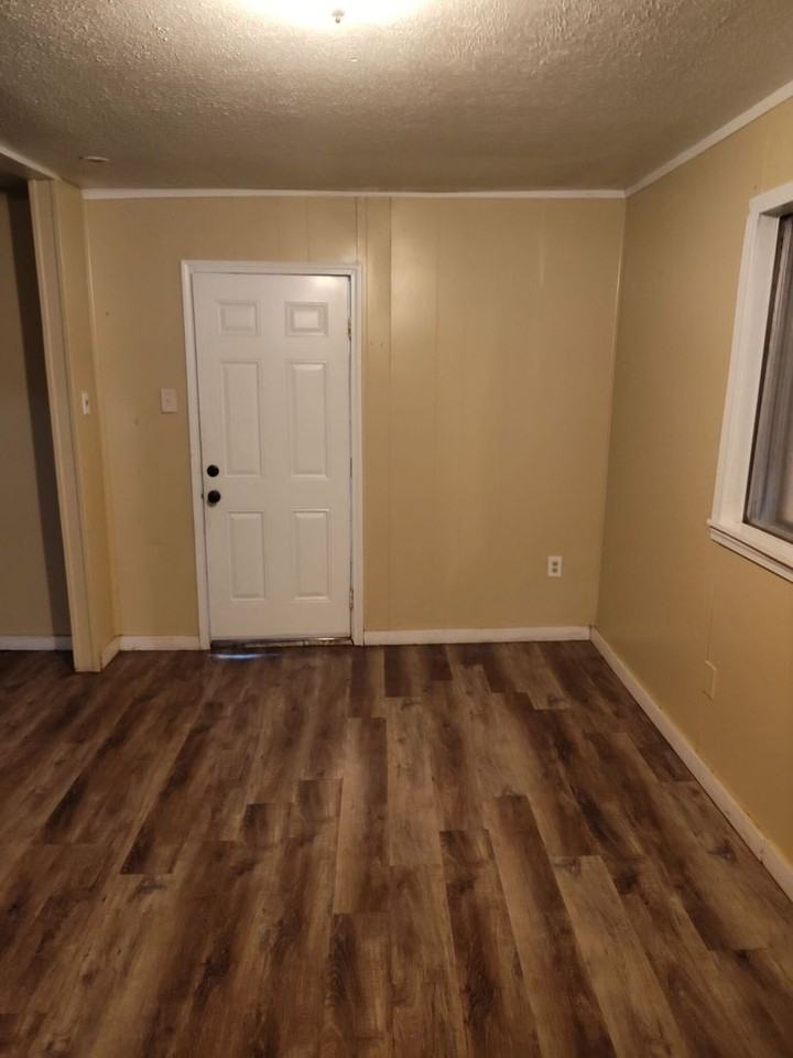 1018 Deryll St - Photo 3 of 7
