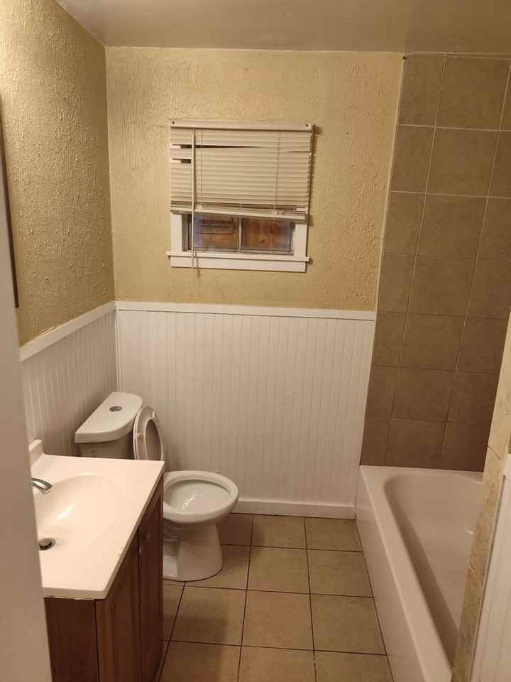 1018 Deryll St - Photo 4 of 7