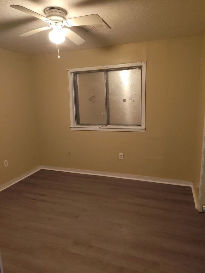 1018 Deryll St - Photo 5 of 7