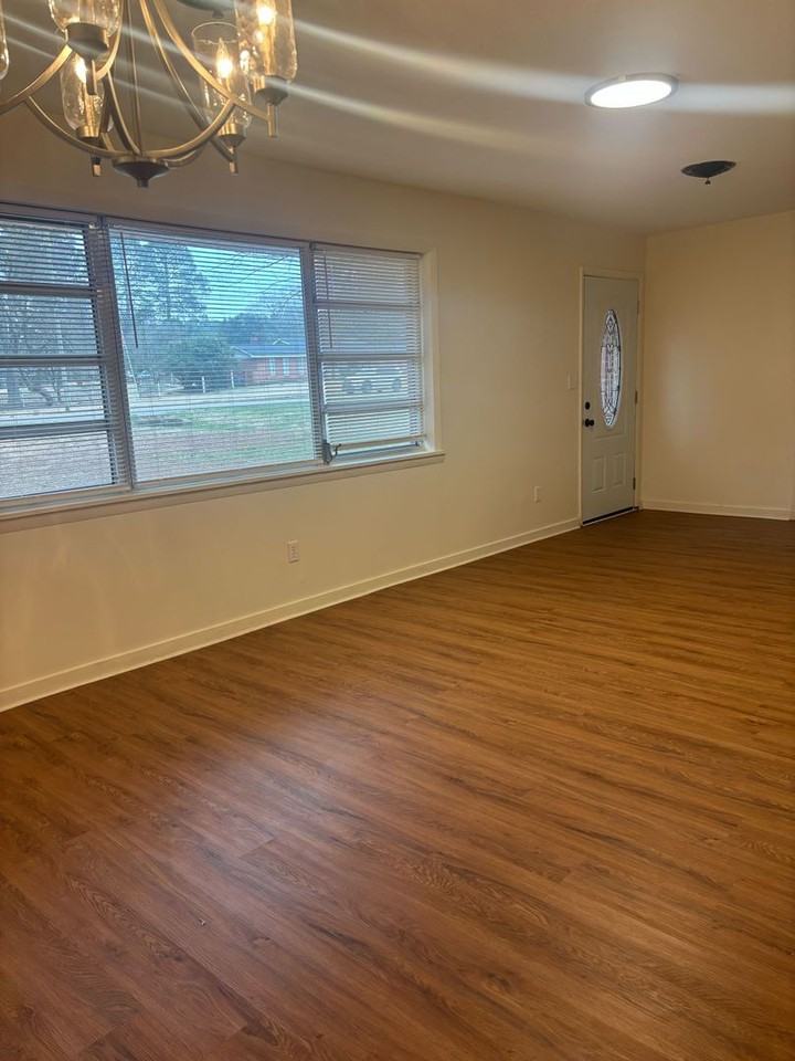 451 E Dinkins St - Photo 2 of 14