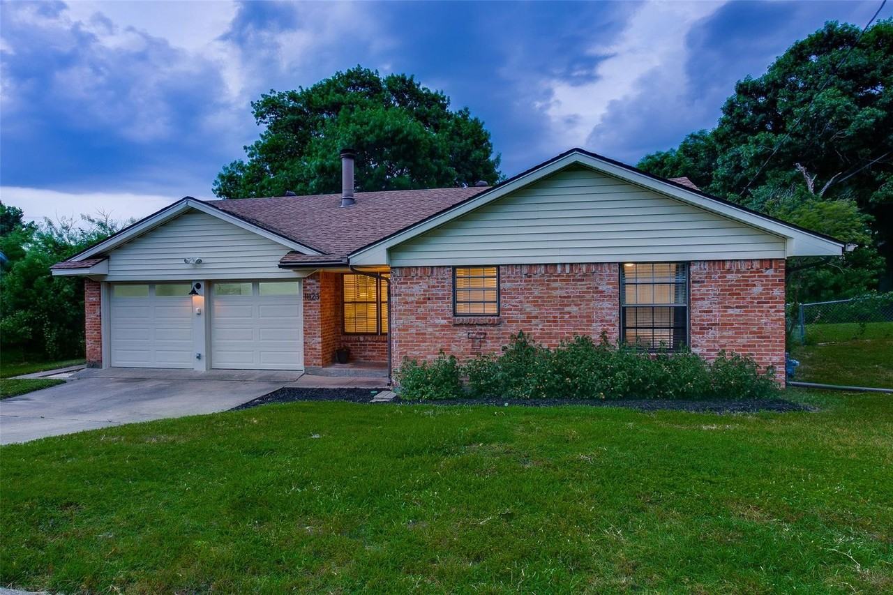 11123 Paddock Cir - Photo 3 of 16
