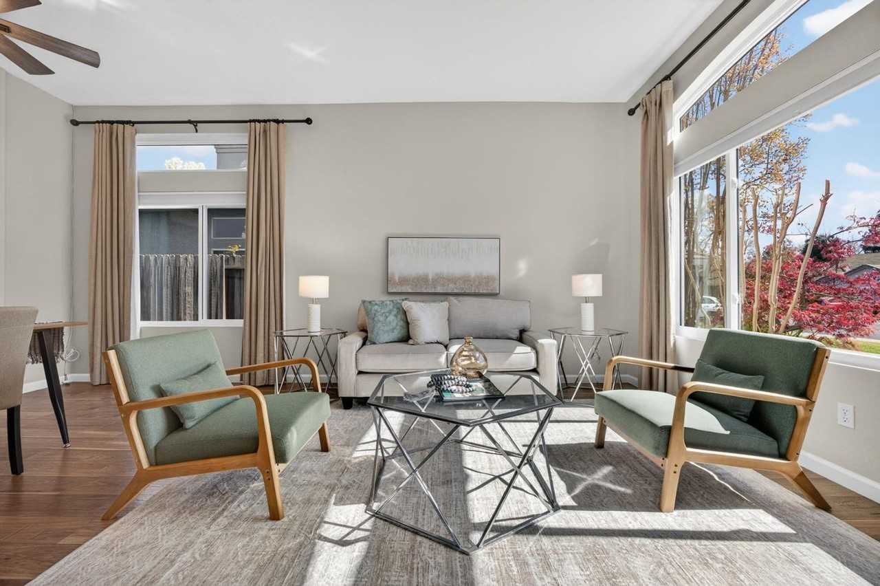 2726 Genesee Dr - Photo 5 of 33