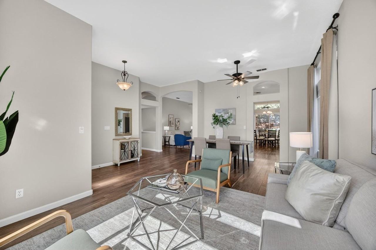 2726 Genesee Dr - Photo 6 of 33