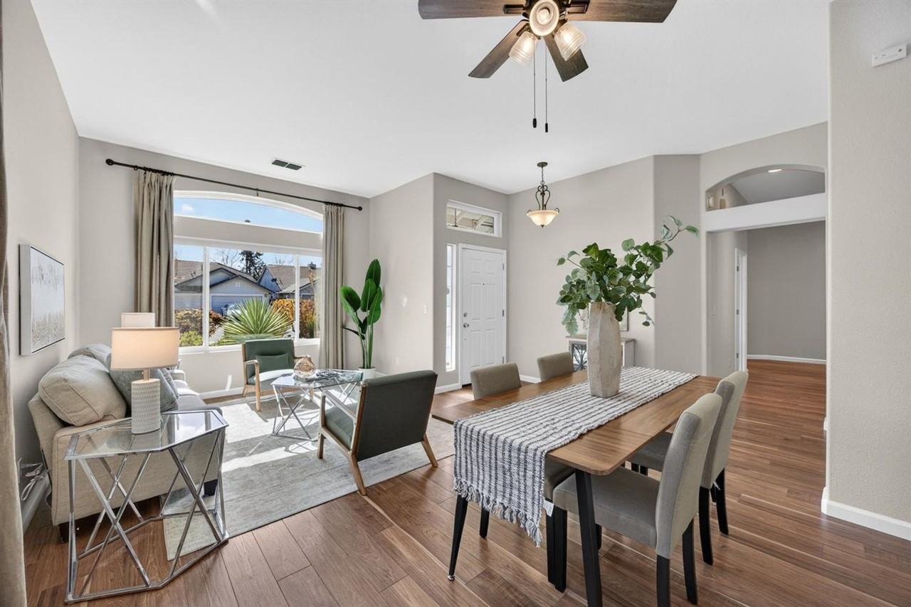 2726 Genesee Dr - Photo 7 of 33