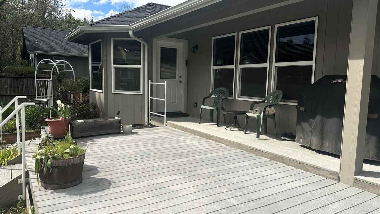 2409 Se Chinaberry Ave - Photo 2 of 14