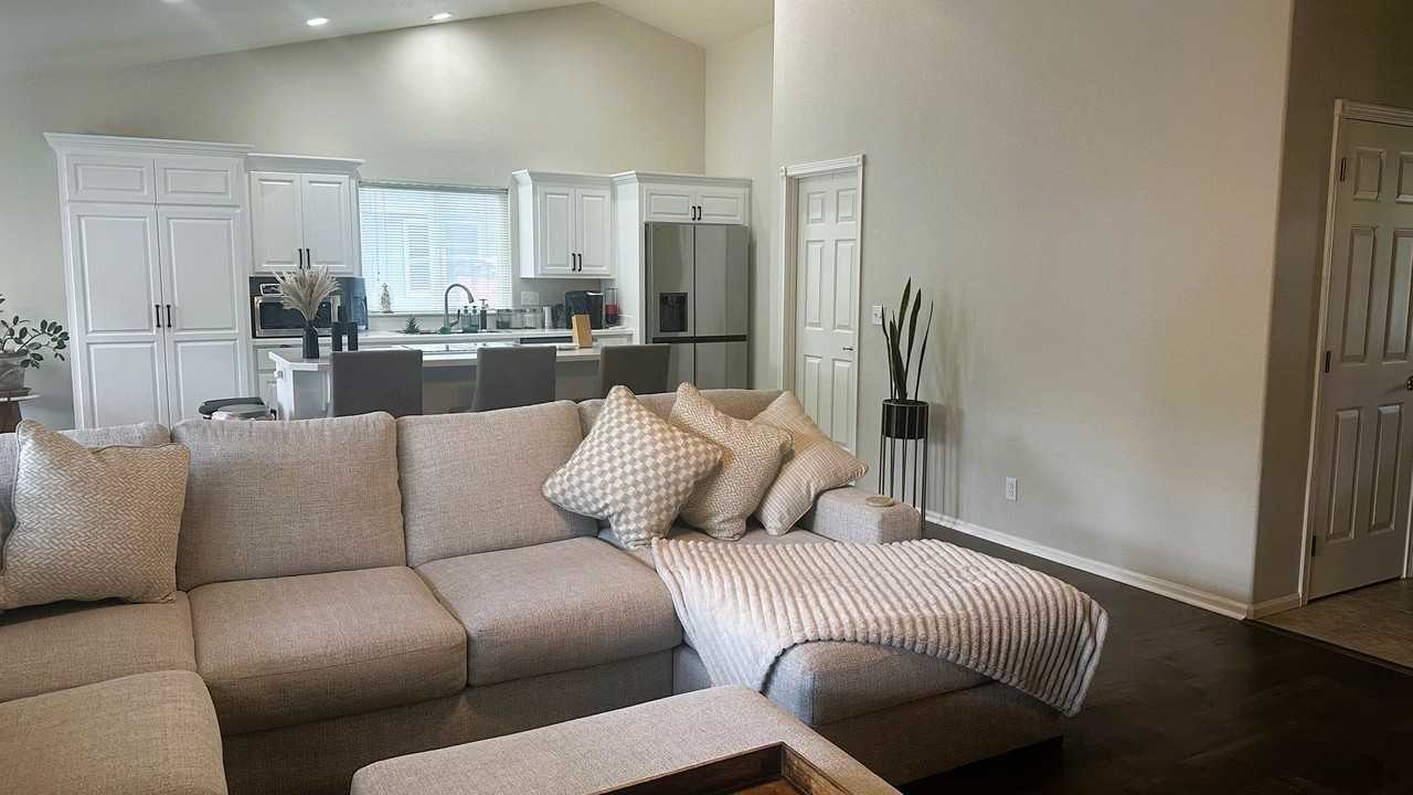 2409 Se Chinaberry Ave - Photo 5 of 14