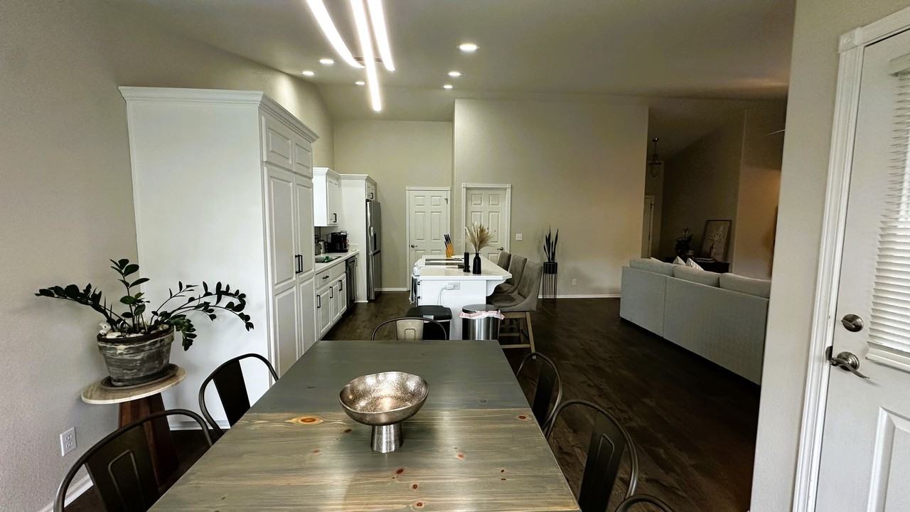 2409 Se Chinaberry Ave - Photo 6 of 14