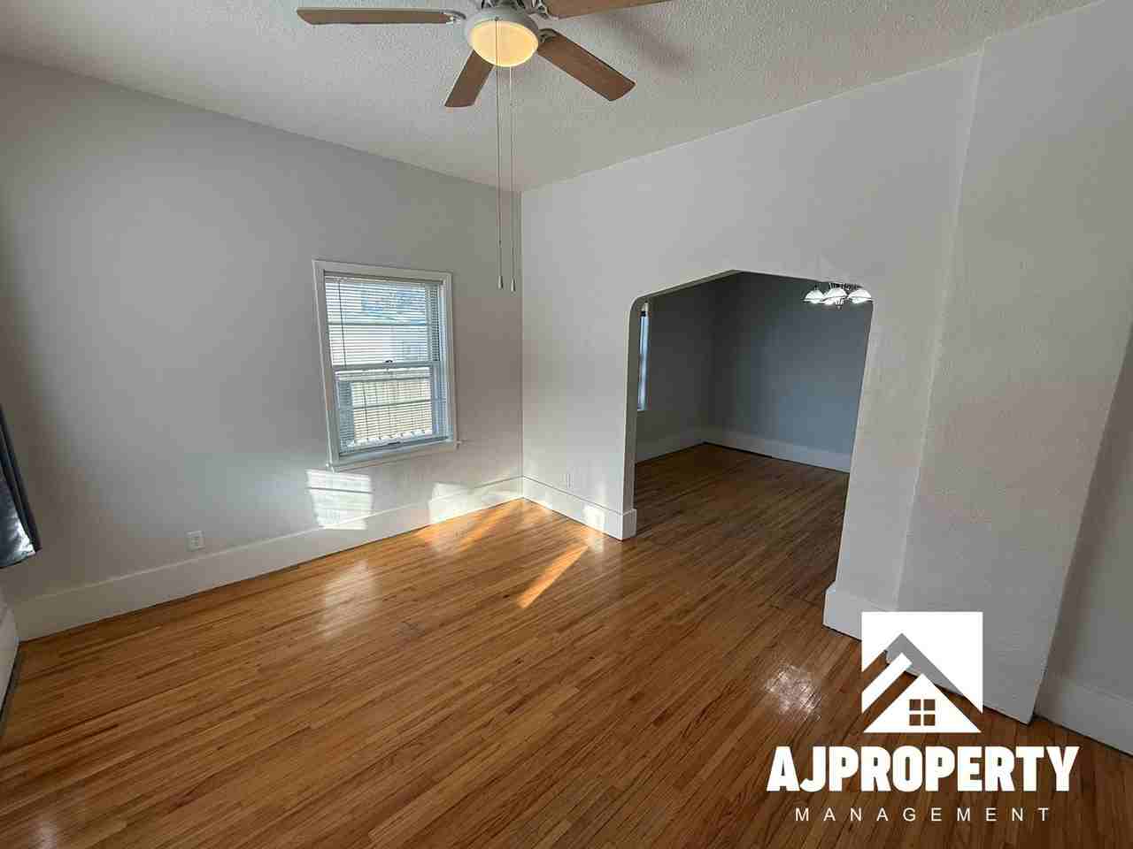 1612 S Cliff Ave - Photo 2 of 11