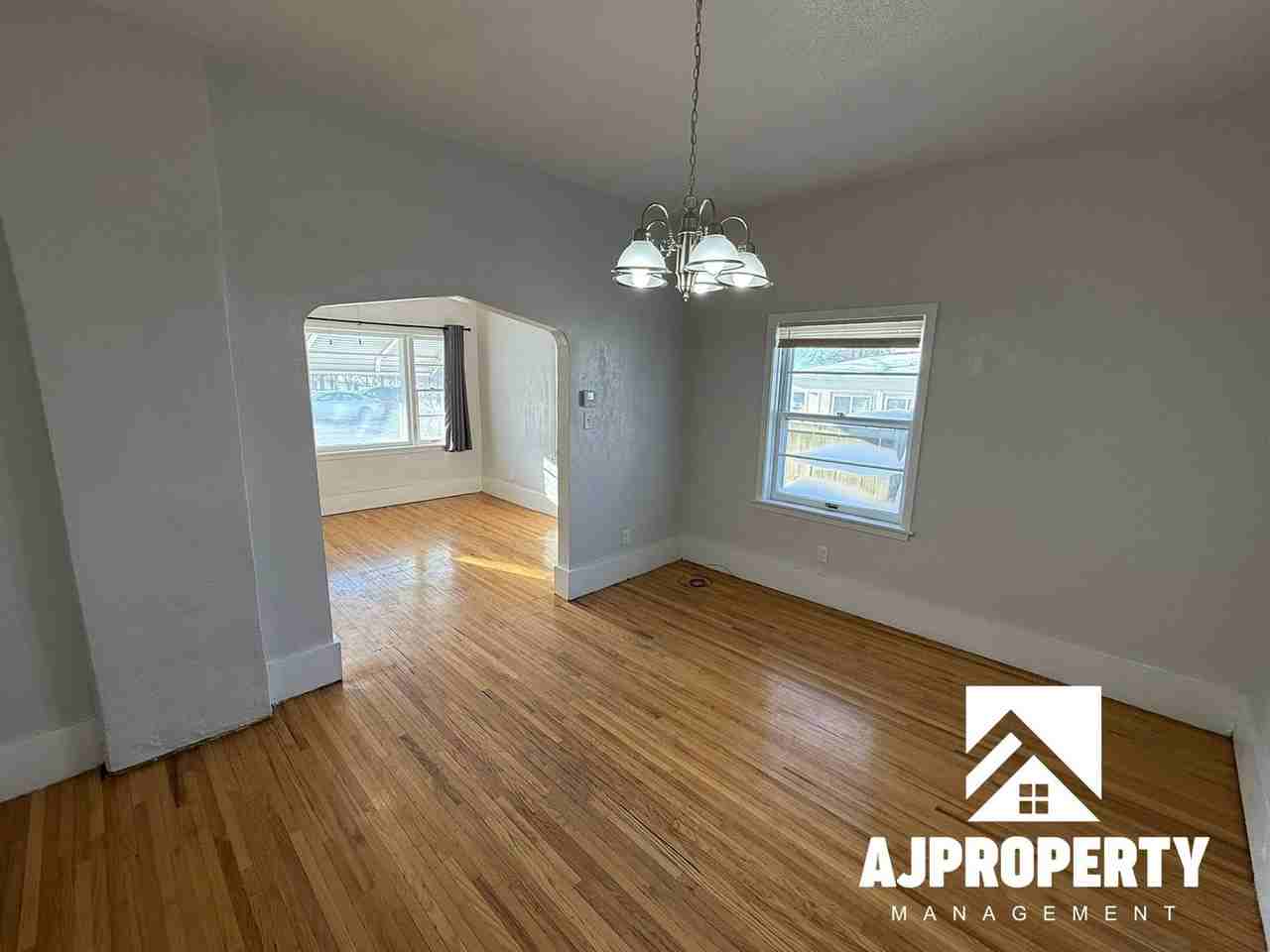 1612 S Cliff Ave - Photo 5 of 11