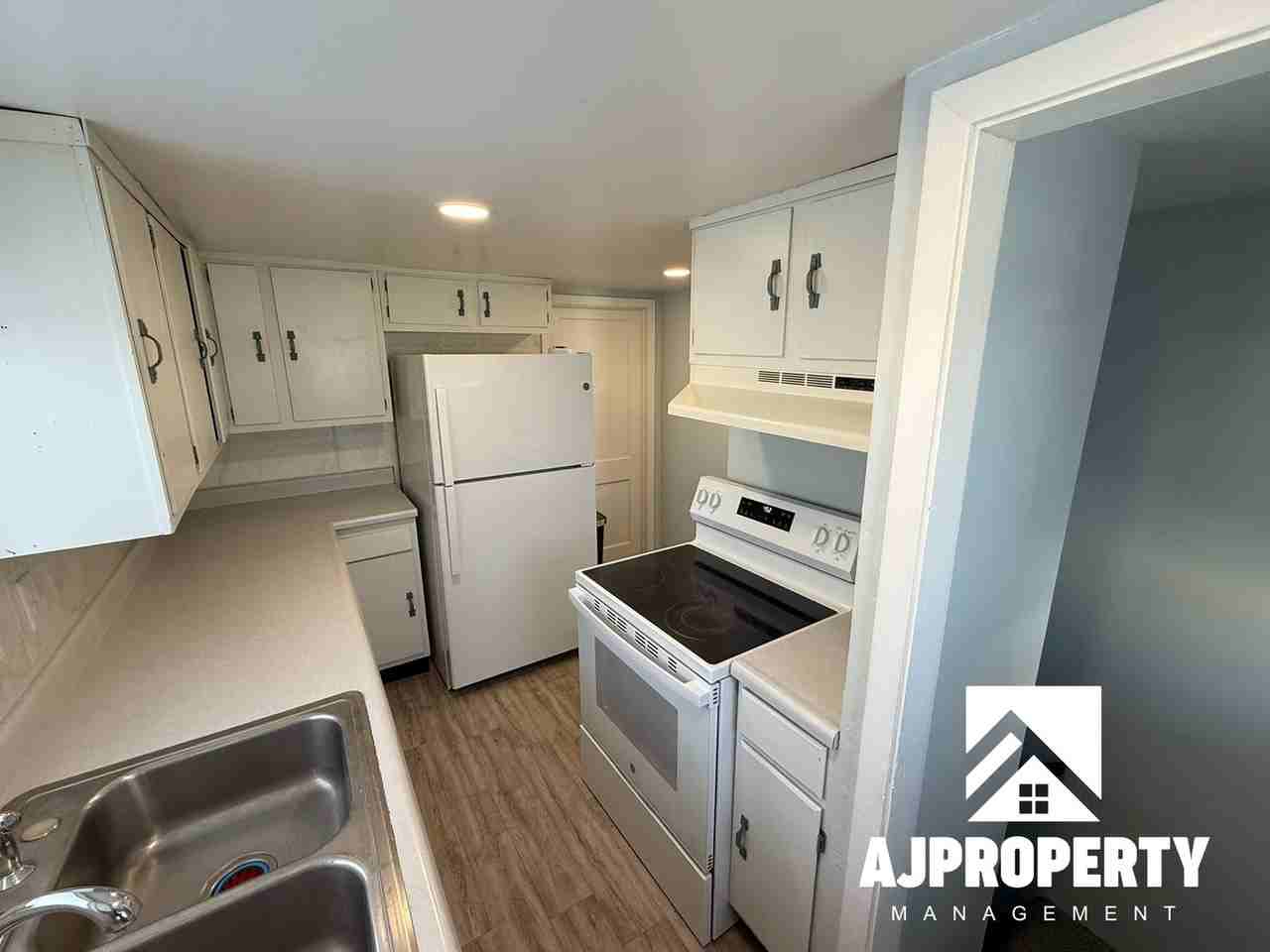 1612 S Cliff Ave - Photo 6 of 11