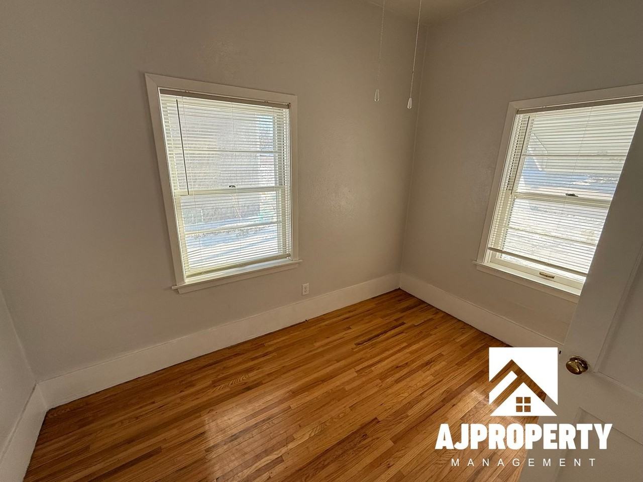 1612 S Cliff Ave - Photo 7 of 11