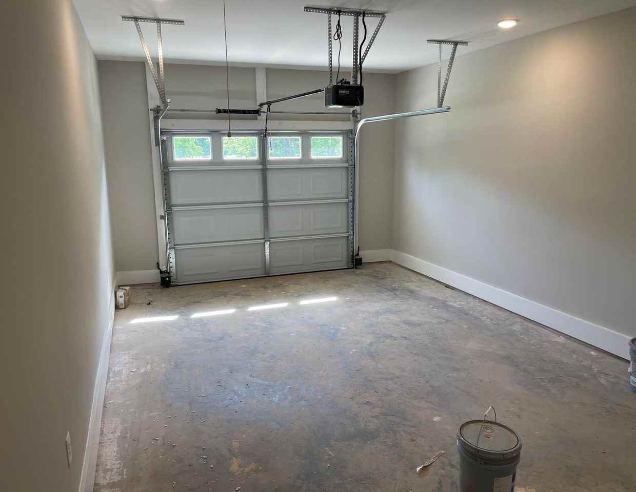 1300 Spring Dr - Photo 4 of 10