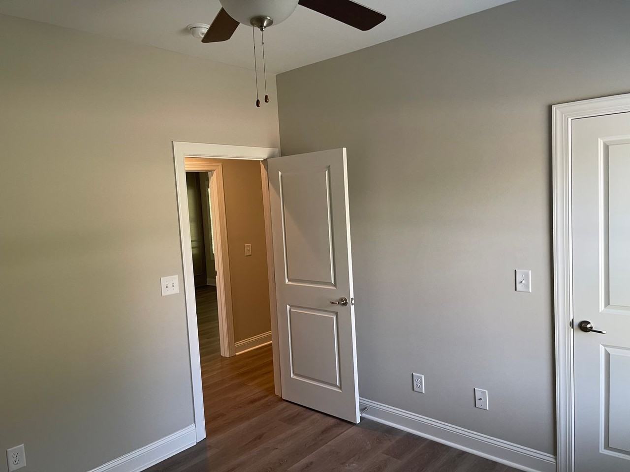 1300 Spring Dr - Photo 5 of 10