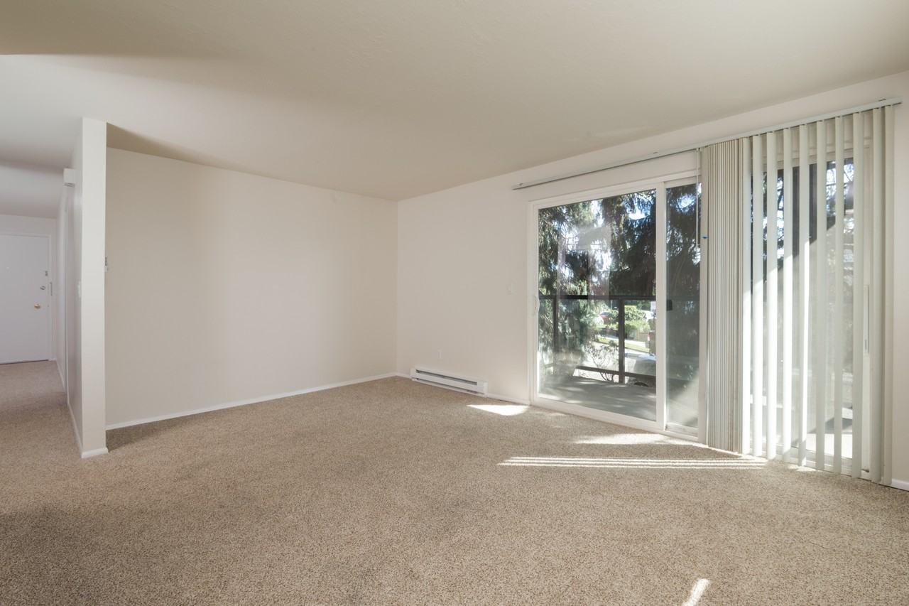 569 Lee St #4 - Photo 2 of 16