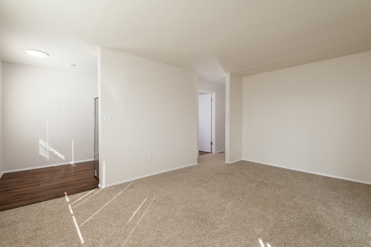 569 Lee St #4 - Photo 3 of 16