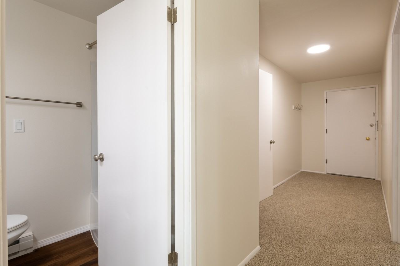 569 Lee St #4 - Photo 5 of 16