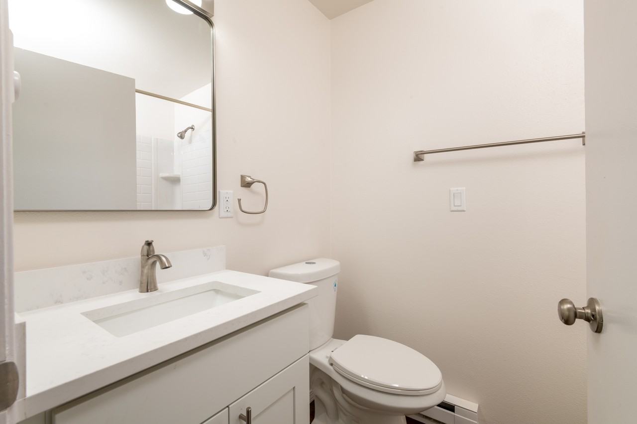 569 Lee St #4 - Photo 6 of 16