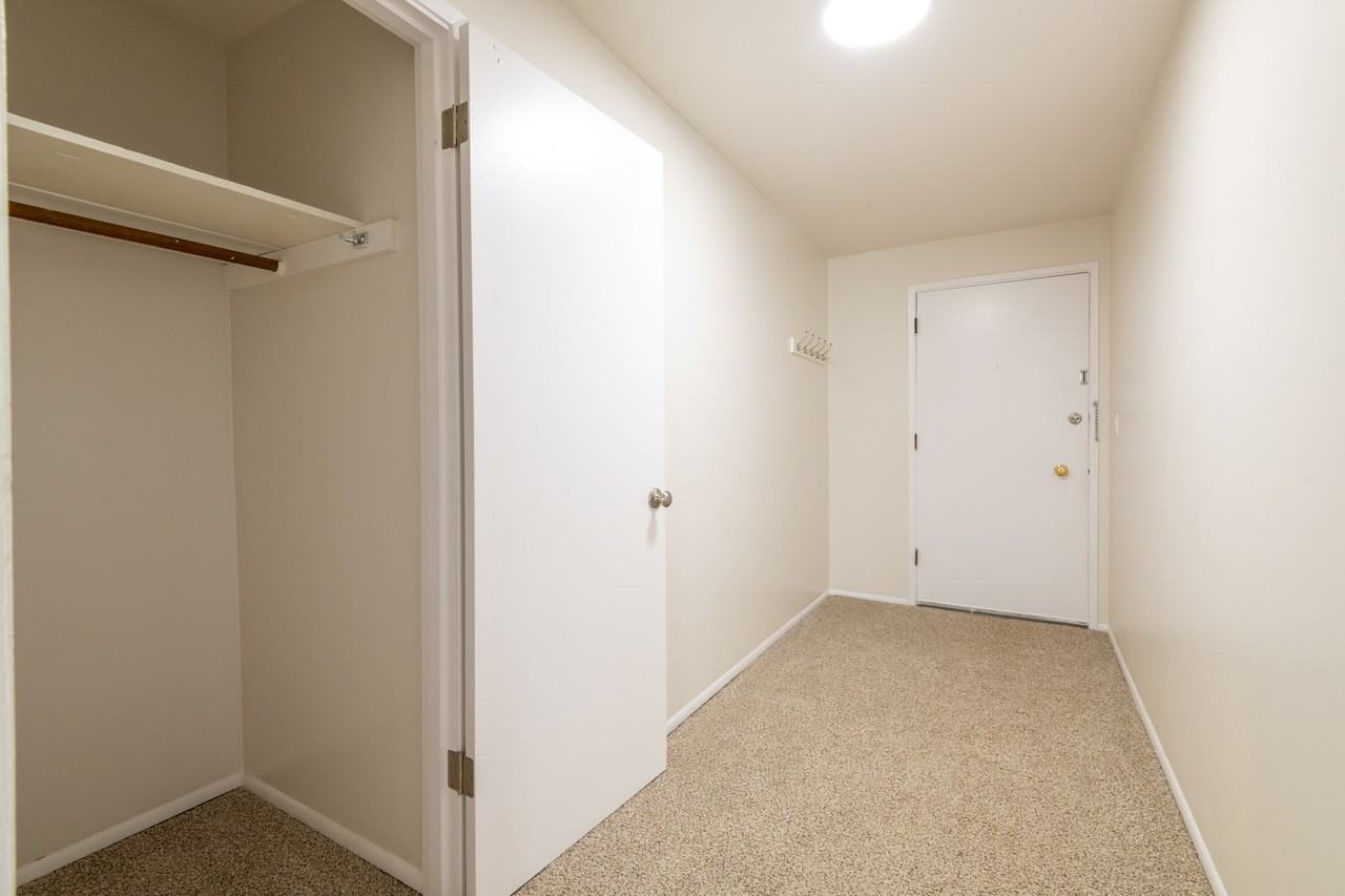 569 Lee St #4 - Photo 7 of 16