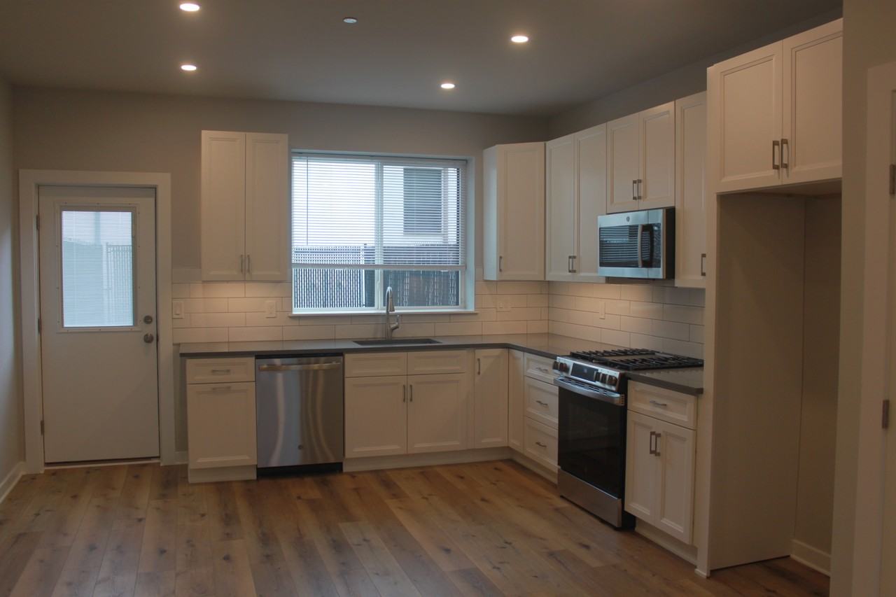 407 N Budd St #1 - Photo 2 of 31