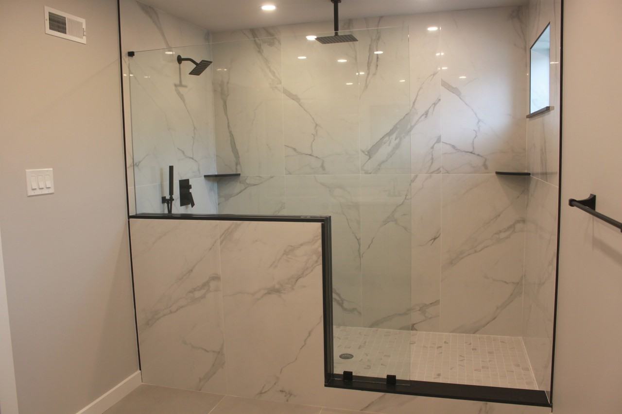 407 N Budd St #1 - Photo 4 of 31