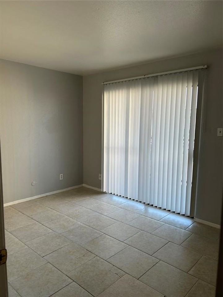 Plaza Verde Condos for Rent - Photo 5 of 11