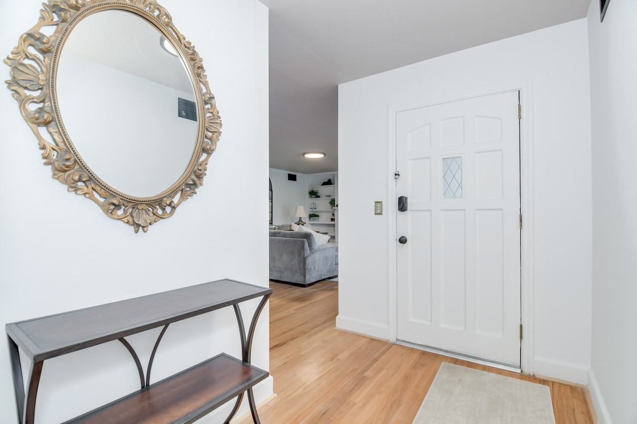 822 W Woodlawn Ave #1 - Photo 4 of 28