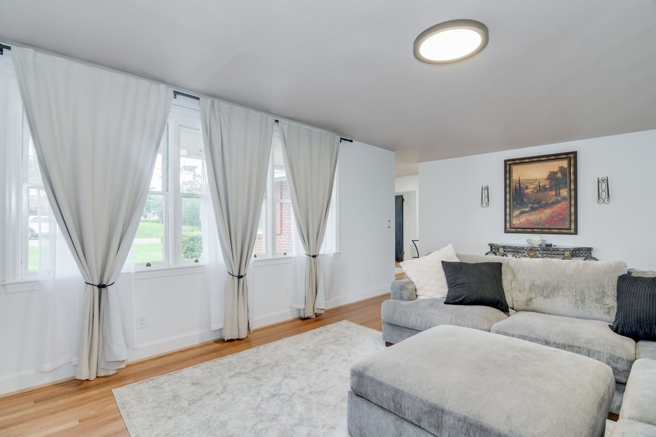 822 W Woodlawn Ave #1 - Photo 7 of 28