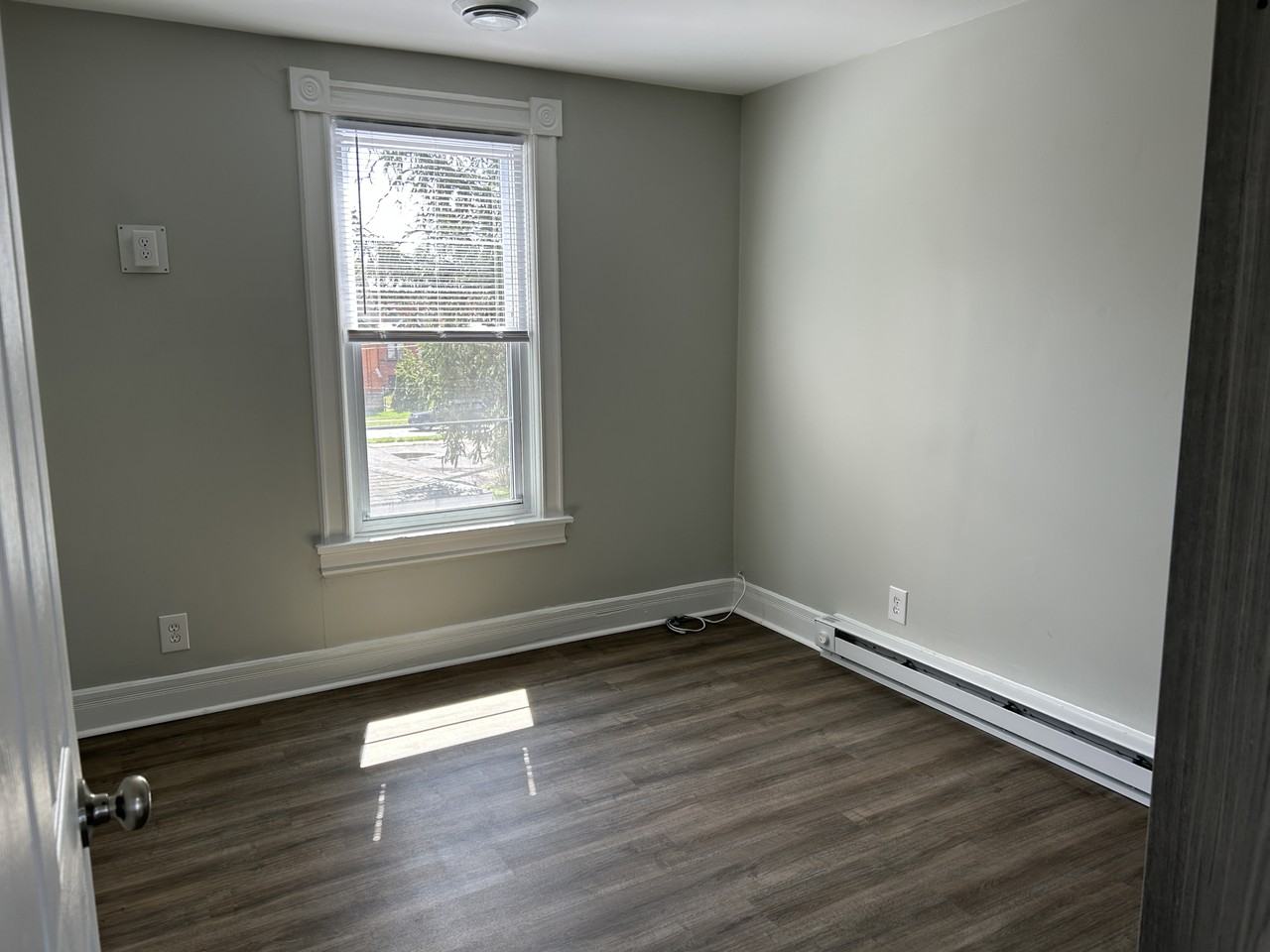 234 Broad St #4 - Photo 5 of 13