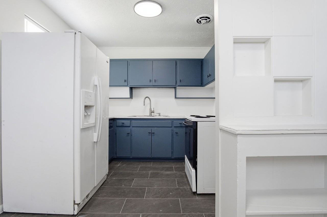 846 Marilyn St #1 - Photo 7 of 38