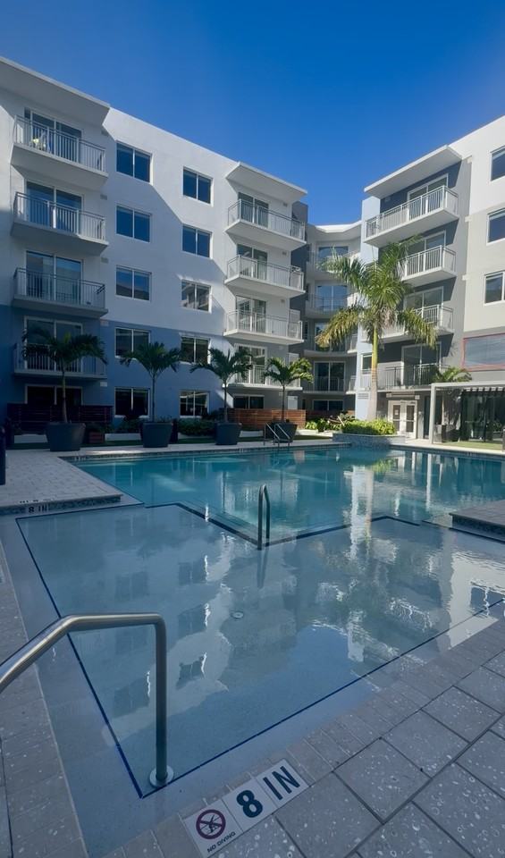 1101 E Harrison St #2 - Photo 5 of 16