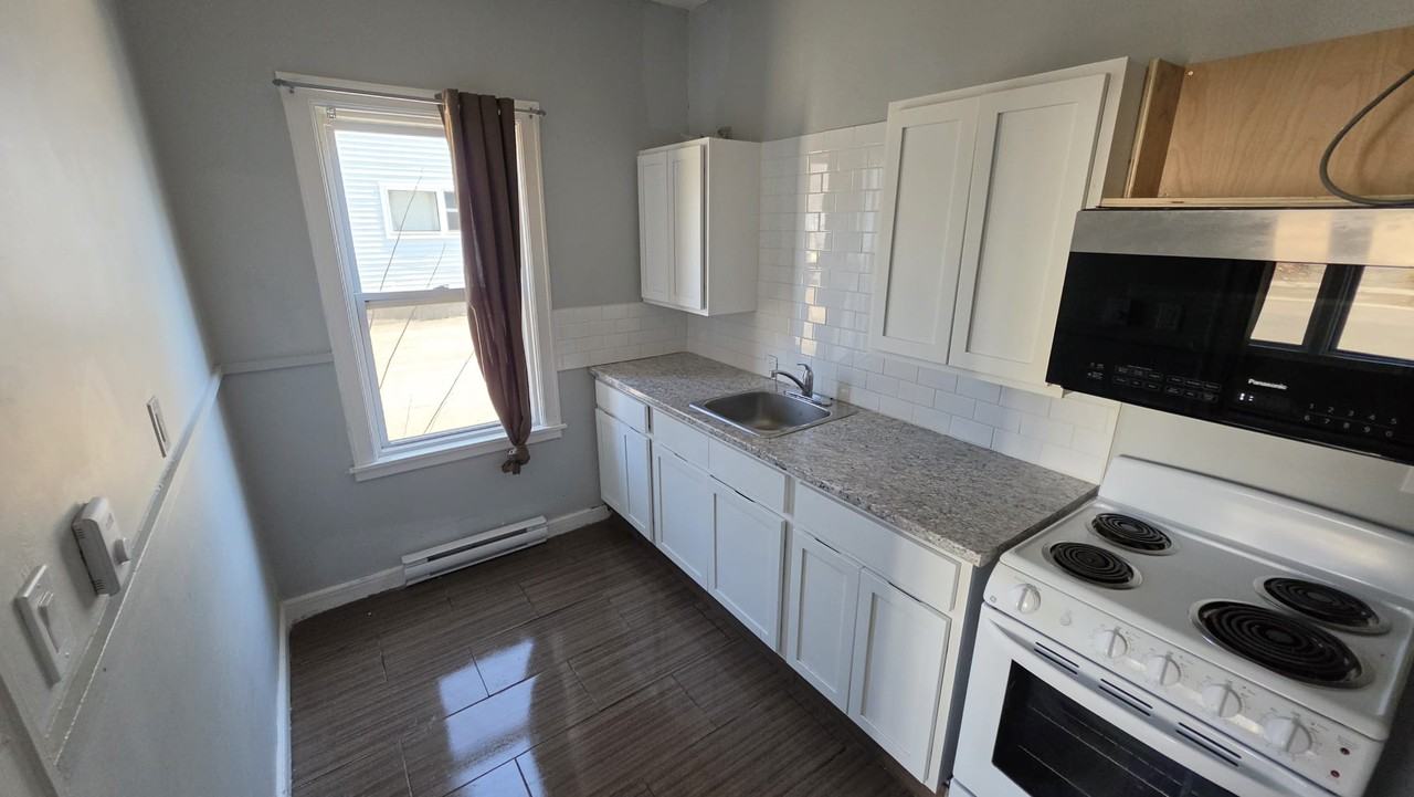 56 Fleet St #2 - Photo 3 of 4